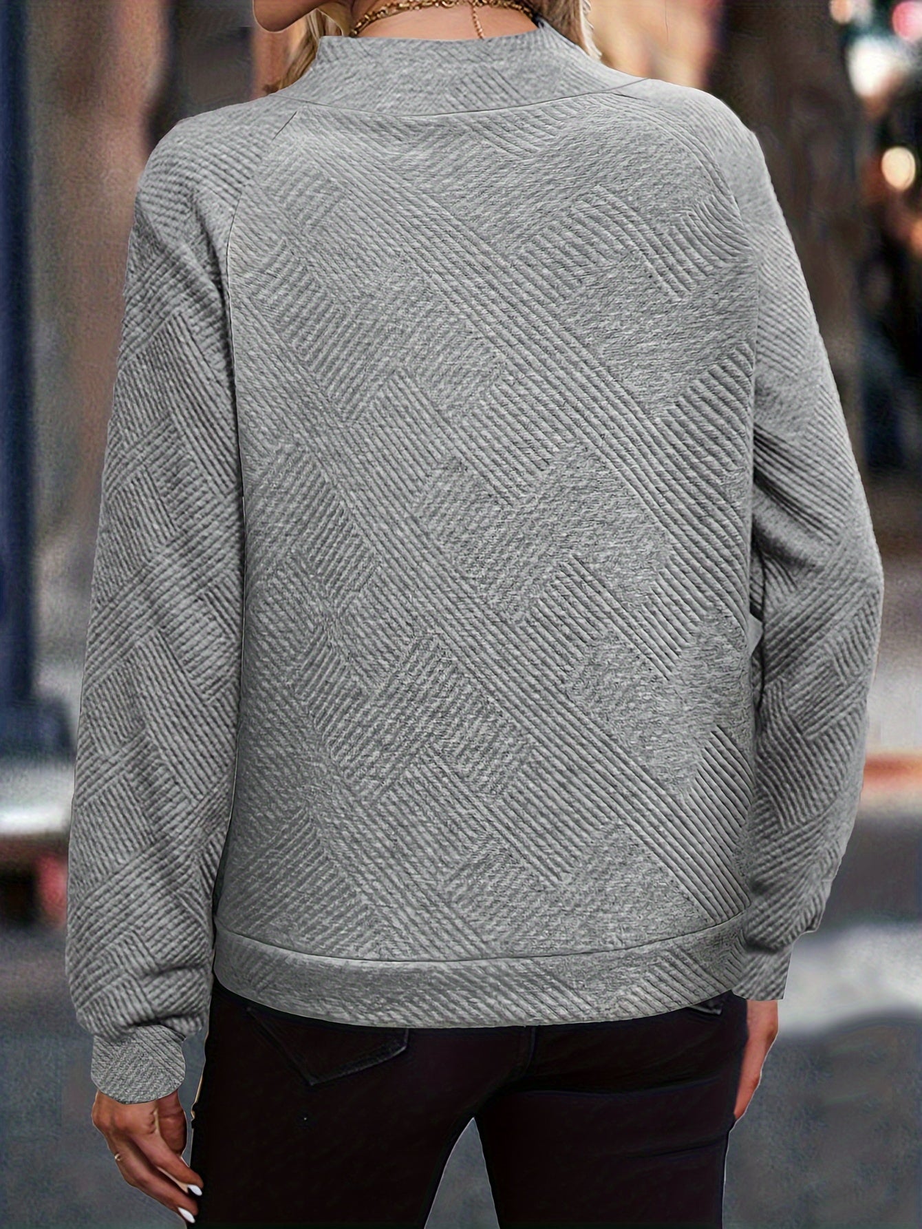 R&B | Leichtgewicht Pullover mit Knopfdetails Polyester Stilvoll und Praktisch