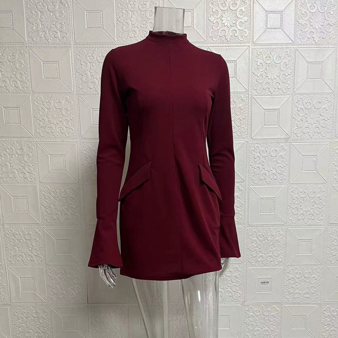 R&B | Schmal geschnittenes, langärmeliges, hüftumspielendes Kleid