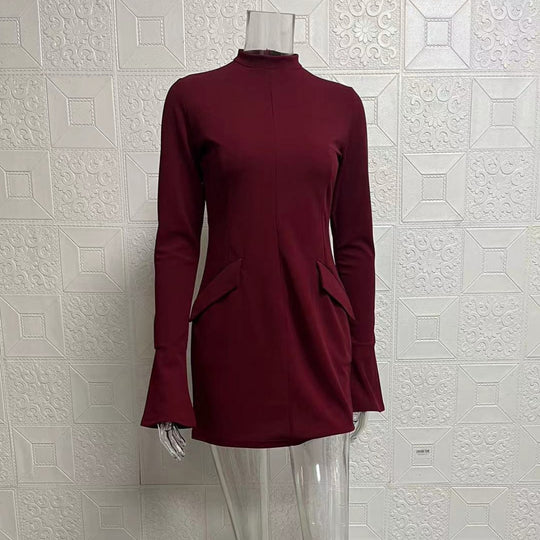 R&B | Schmal geschnittenes, langärmeliges, hüftumspielendes Kleid