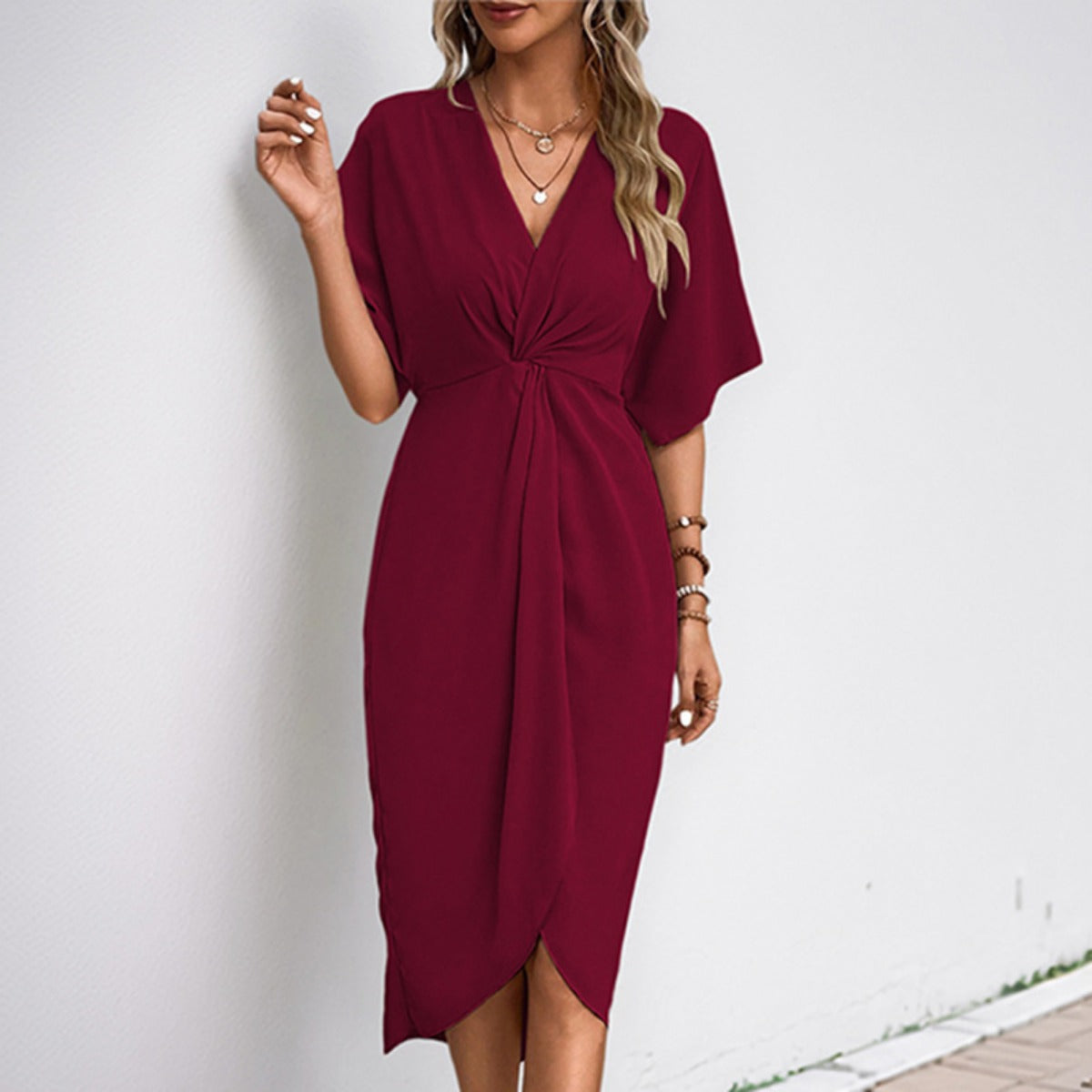 R&B | Einfarbiges unregelmäßiges Kleid mit Schulterärmeln