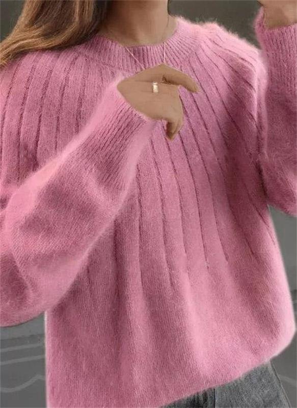 Gestrickter, flauschiger pullover für Damen
