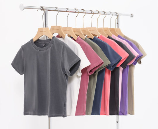 R&B | Schillerndes altes kurzes T-Shirt mit Färbung