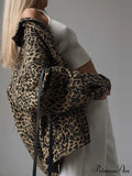 R&B | Slim Fit Denim Jacke mit Leopardenstickerei