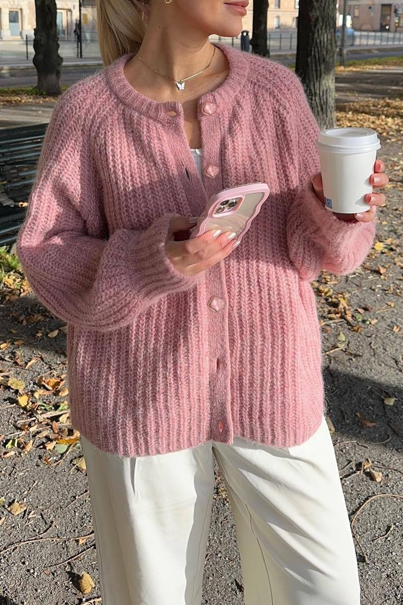 R&B | Lässiger Strickpullover mit Knöpfen und Rundhalsausschnitt. Oberbekleidung