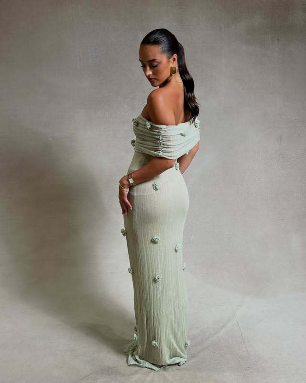 R&B | Kleid mit Blumenschulter