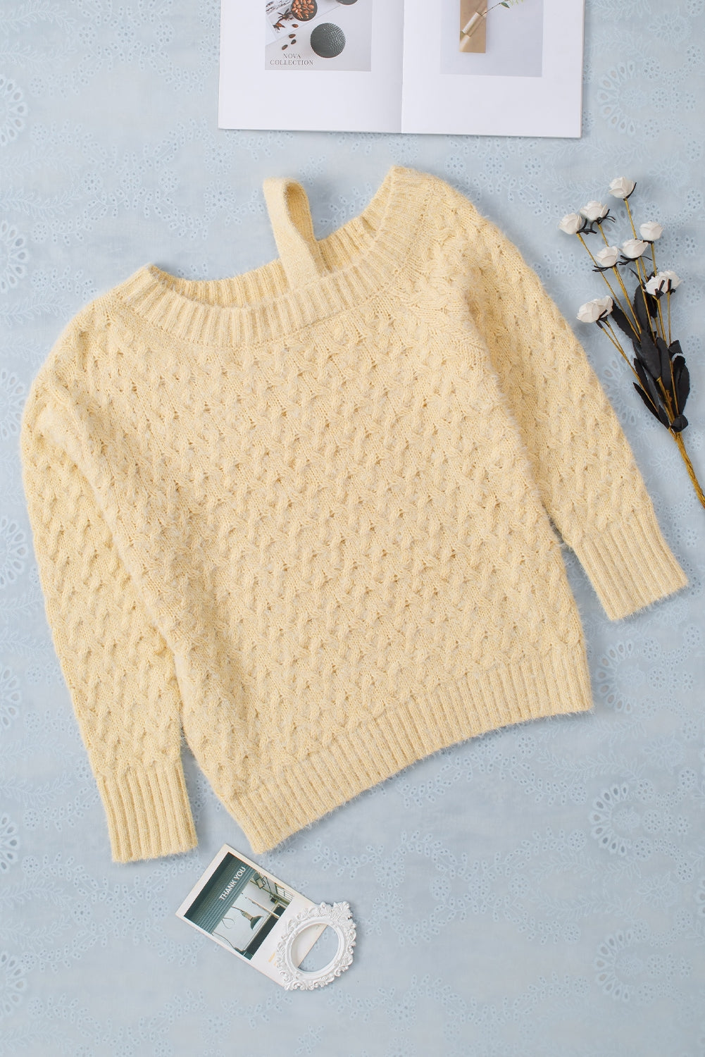 R&B | Aprikosenfarbener asymmetrischer Ausschnitt Pullover mit kalten Schultern und Wimpern