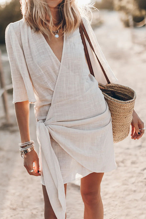 Sommerliches luftiges Strandkleid mit Wickelausschnitt für Damen
