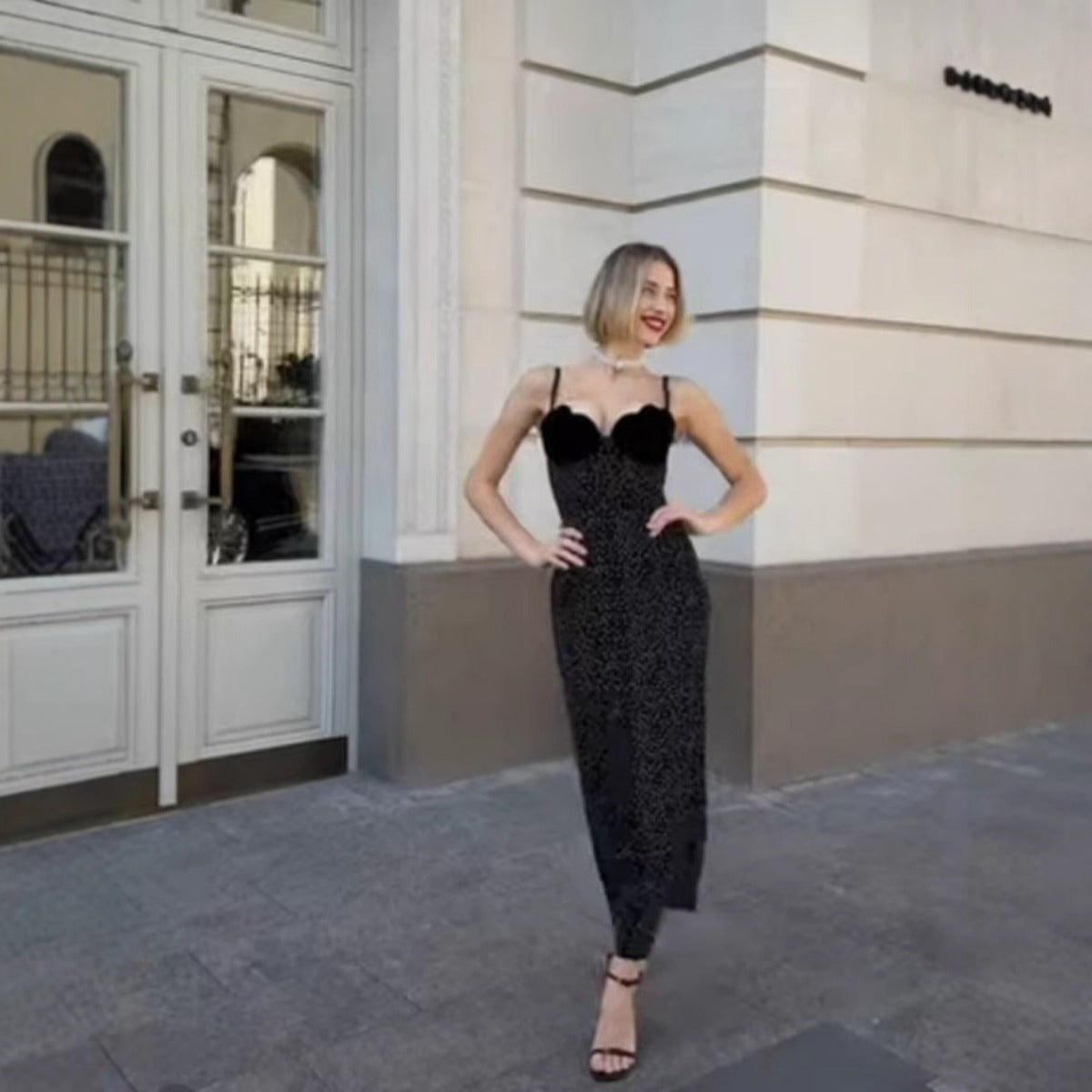 R&B | Kontrastfarbenes Kleid mit Polka-Dot-Print