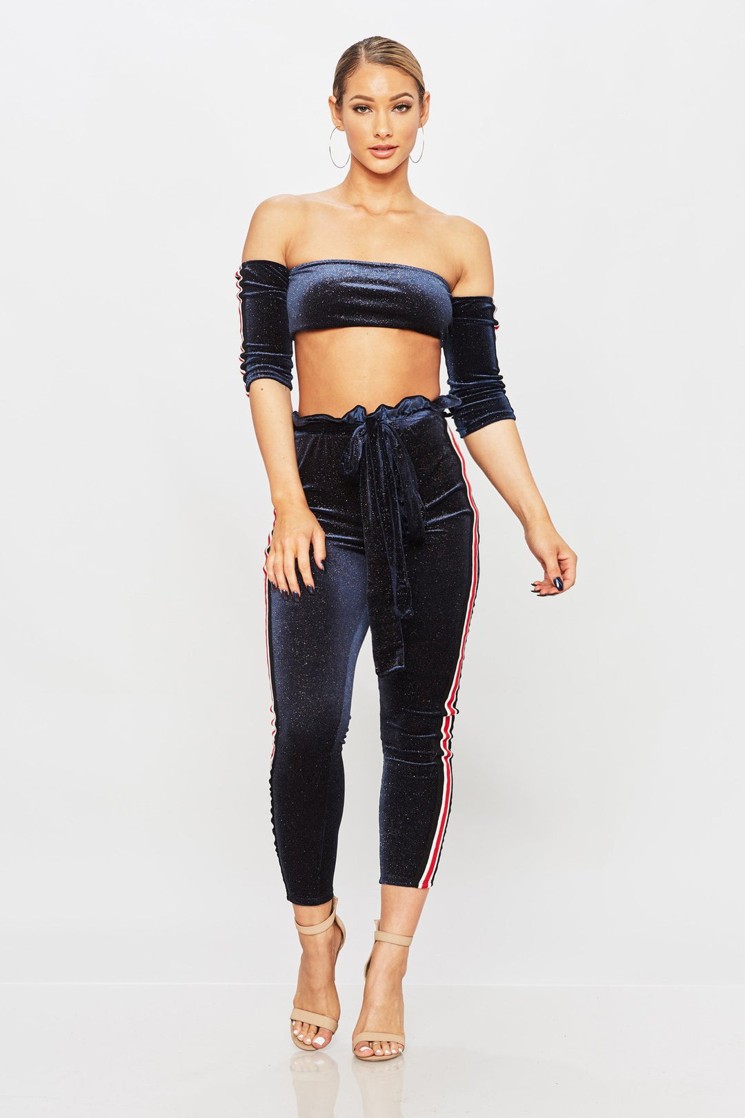 Damen Off-Shoulder Crop-Top und Jogginghose-Set aus samtigem Material mit sportlichen Streifen R&B