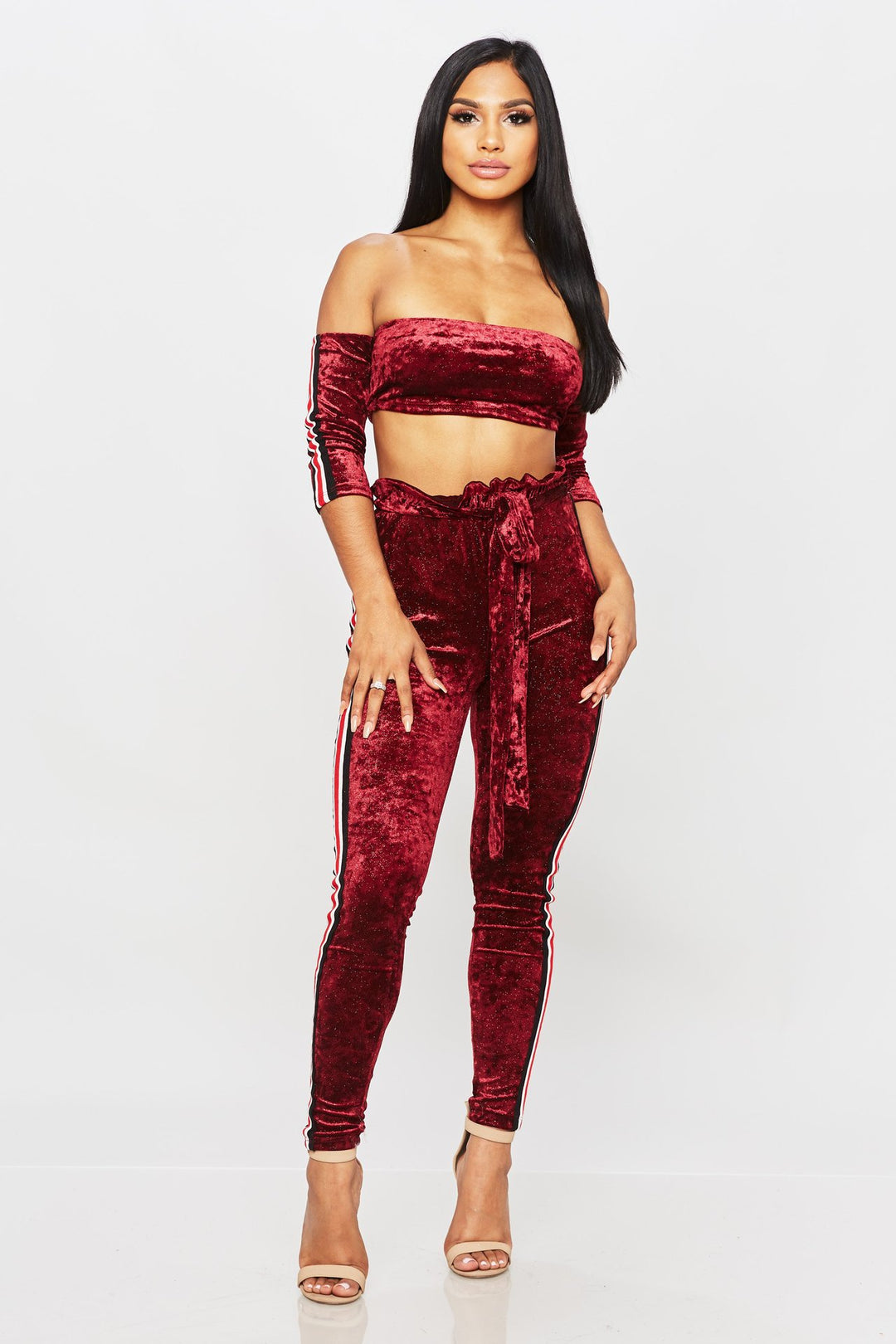 Damen Off-Shoulder Crop-Top und Jogginghose-Set aus samtigem Material mit sportlichen Streifen R&B