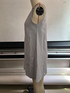 R&B | Gestreiftes Kleid mit Knopfleiste