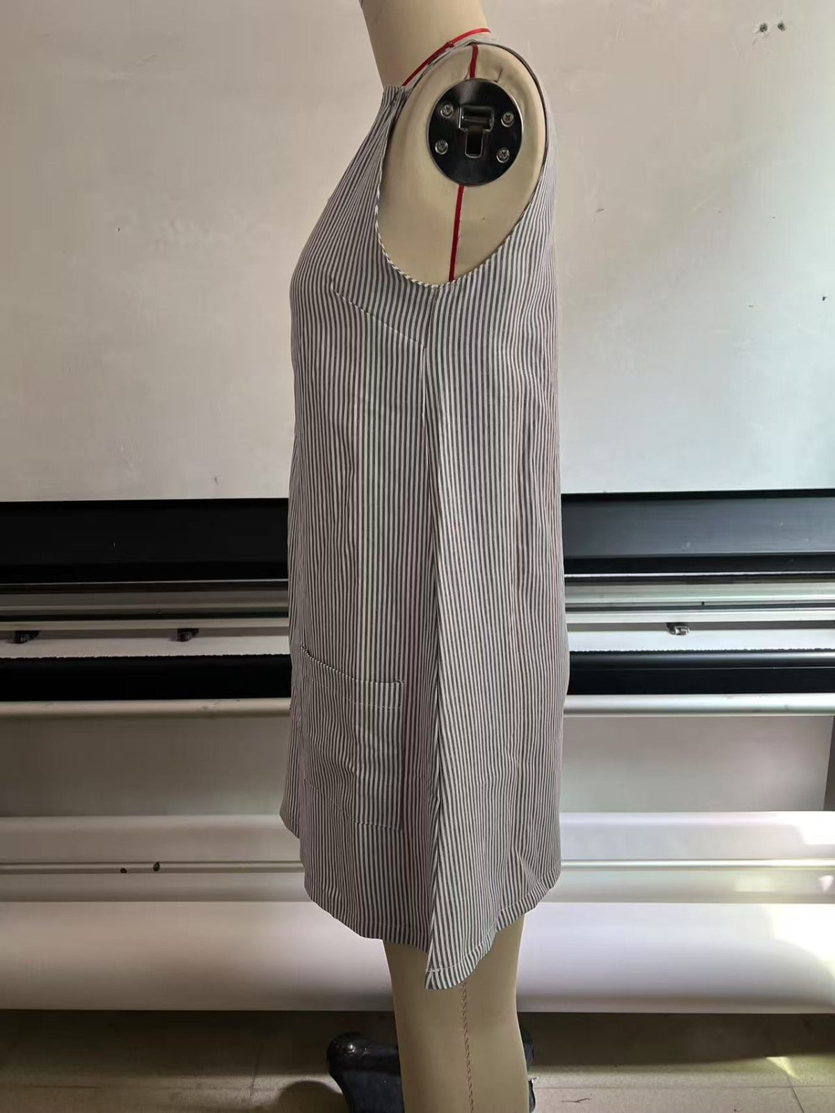 R&B | Gestreiftes Kleid mit Knopfleiste