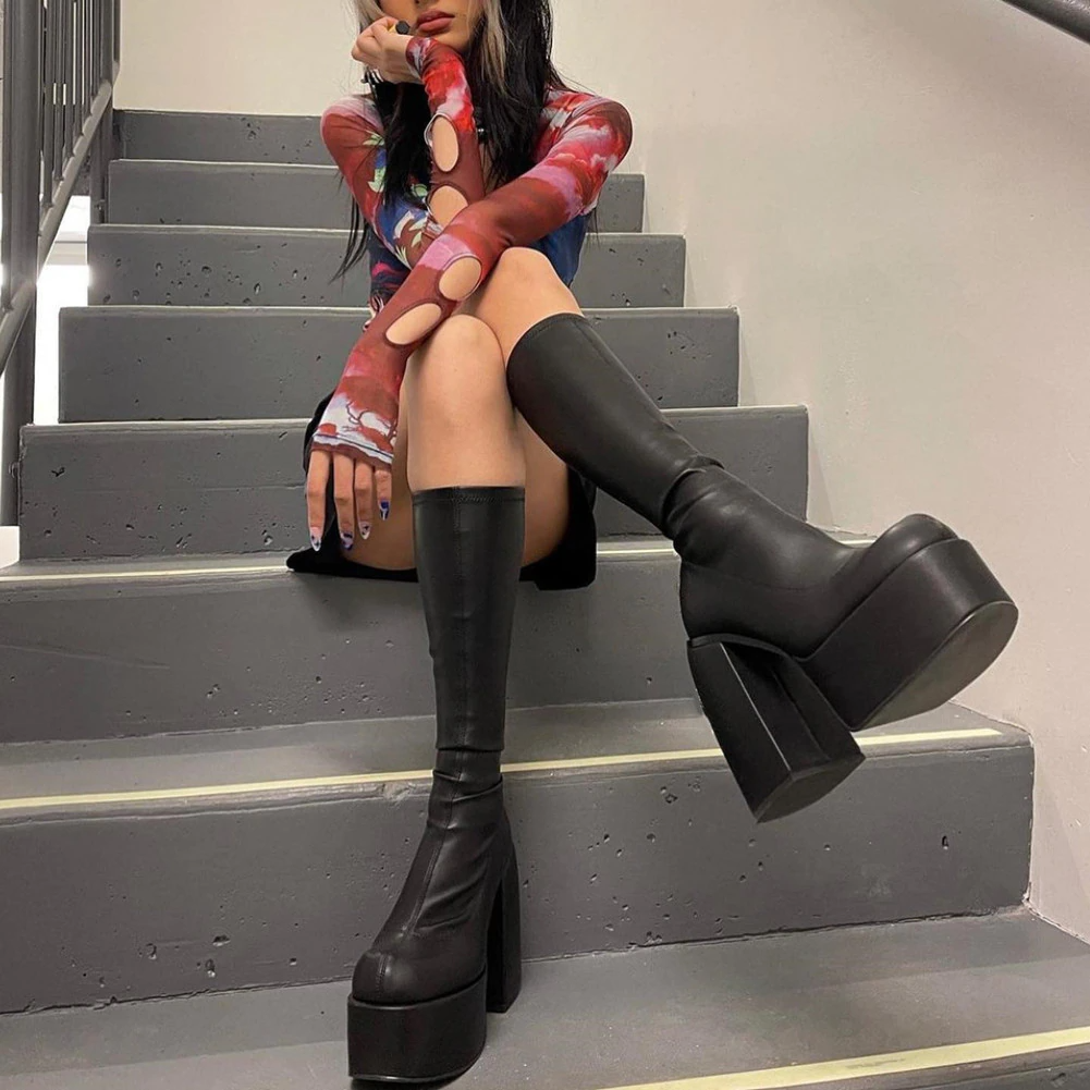 EB | Kniestiefel mit hohem Absatz: Damenmode 2024