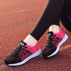 Damen nan leichtgewichtiger Strick-Freizeitsneaker mit Wabenperforation, schockabsorbierender Schaumsohle und gepolstertem Fersenkragen R&B