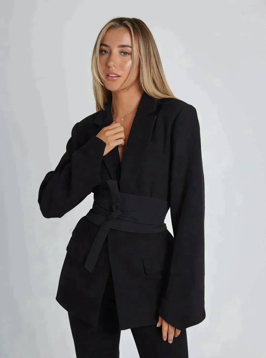R&B | Blazer mit zusätzlichen Gürtelakzenten