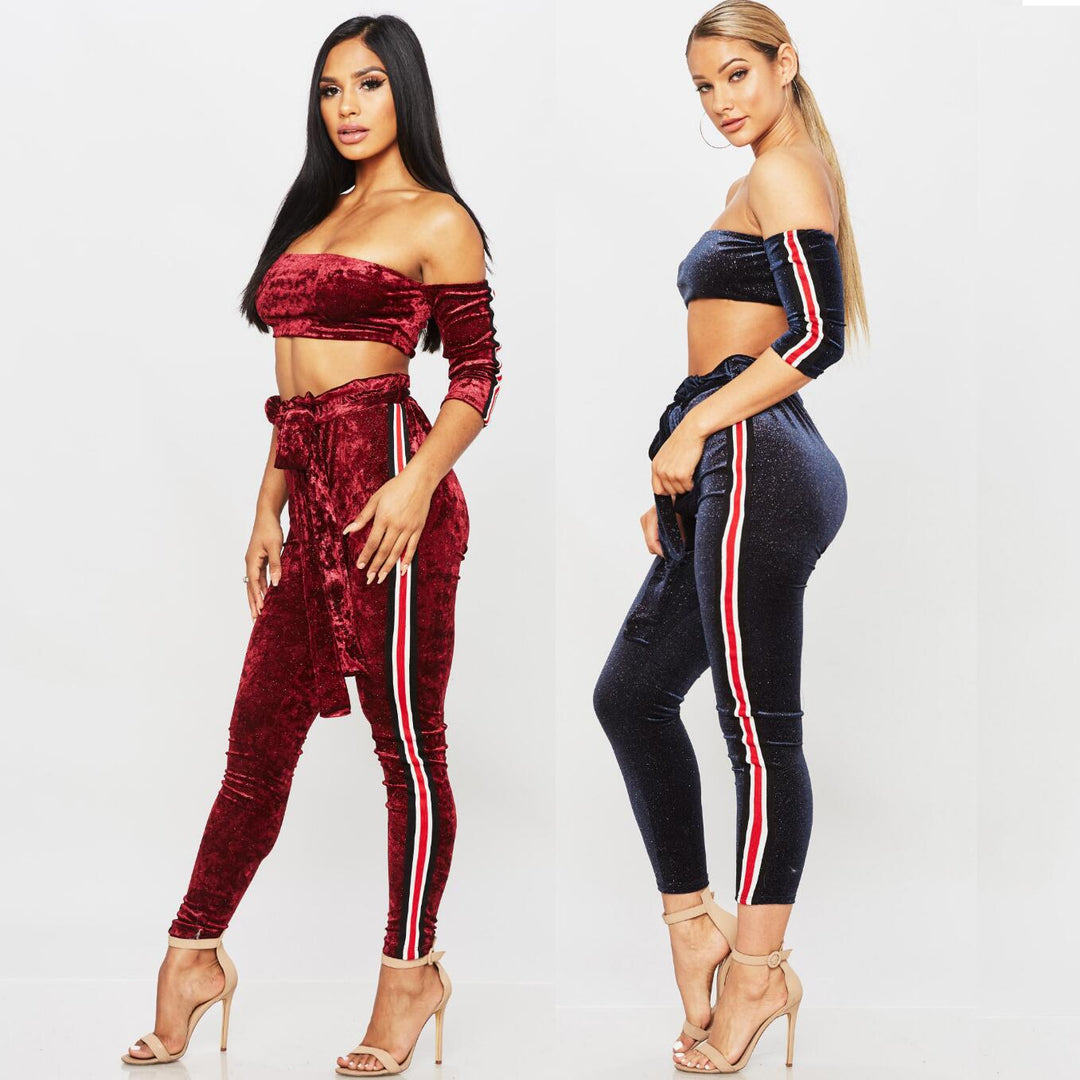 Damen Off-Shoulder Crop-Top und Jogginghose-Set aus samtigem Material mit sportlichen Streifen R&B