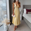 R&B | Midi Kleid Ärmellos V-Ausschnitt Twist Front & Cut Out Detail Plissierter Rock