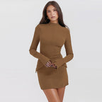R&B | Schmal geschnittenes, langärmeliges, hüftumspielendes Kleid