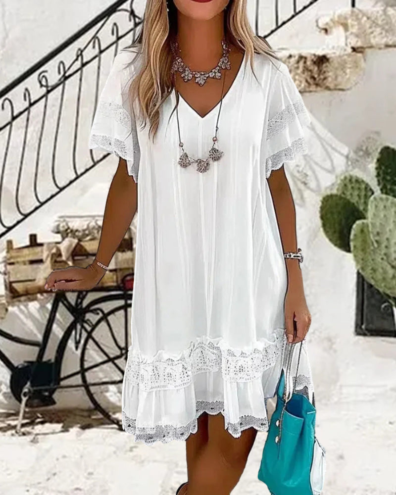 R&B | Einfarbiges Kleid mit Kurzen Ärmeln und Spitzeneinsätzen