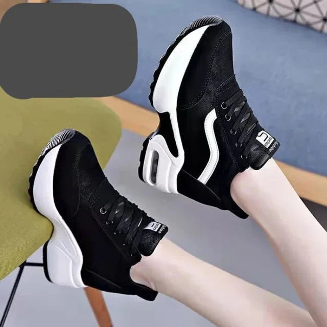Trendige SchwarzWeiße Sneakers R&B