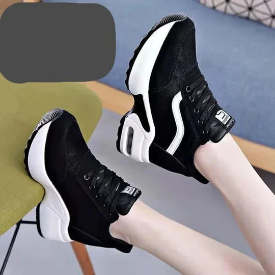 Trendige SchwarzWeiße Sneakers R&B