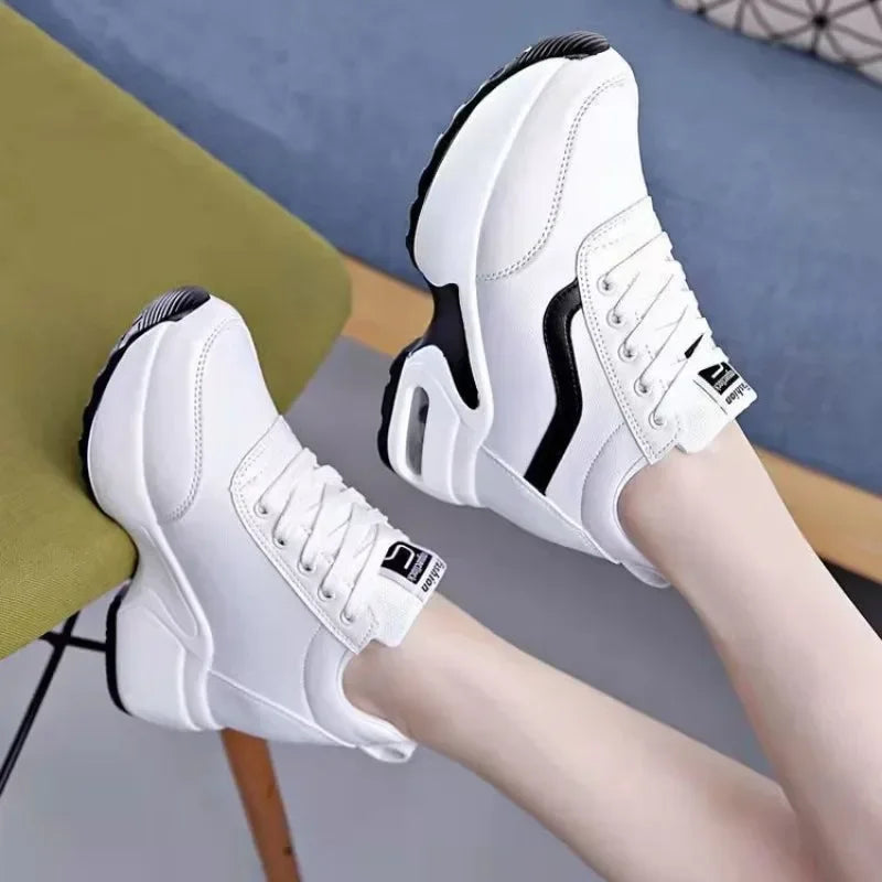 Trendige SchwarzWeiße Sneakers R&B