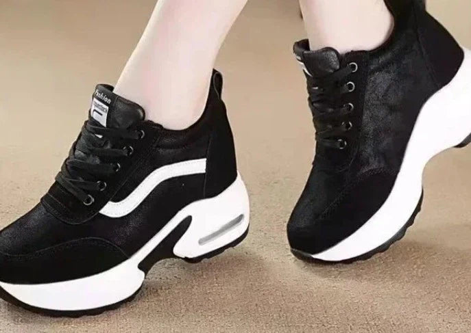 Trendige SchwarzWeiße Sneakers R&B