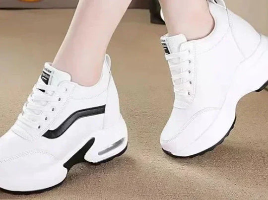 Trendige SchwarzWeiße Sneakers R&B