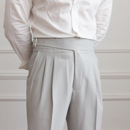 R&B Classic: Stilvolle Hose mit Schnalle