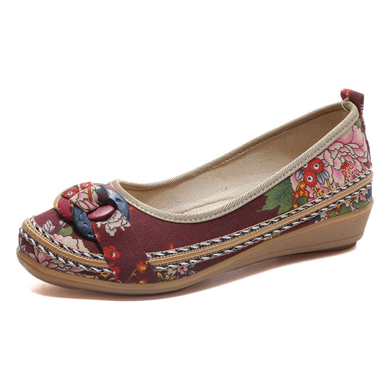 Damen nan floraler Textil-Slipper mit niedrigem Keilabsatz, dekorativer Ringapplikation und gepolstertem Komfortfußbett R&B