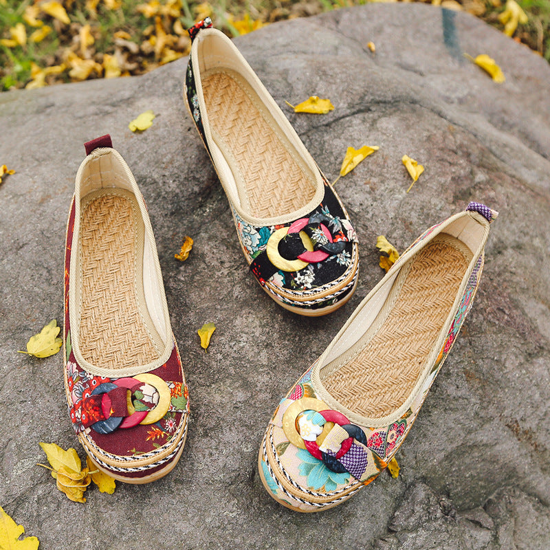 Damen nan floraler Textil-Slipper mit niedrigem Keilabsatz, dekorativer Ringapplikation und gepolstertem Komfortfußbett R&B