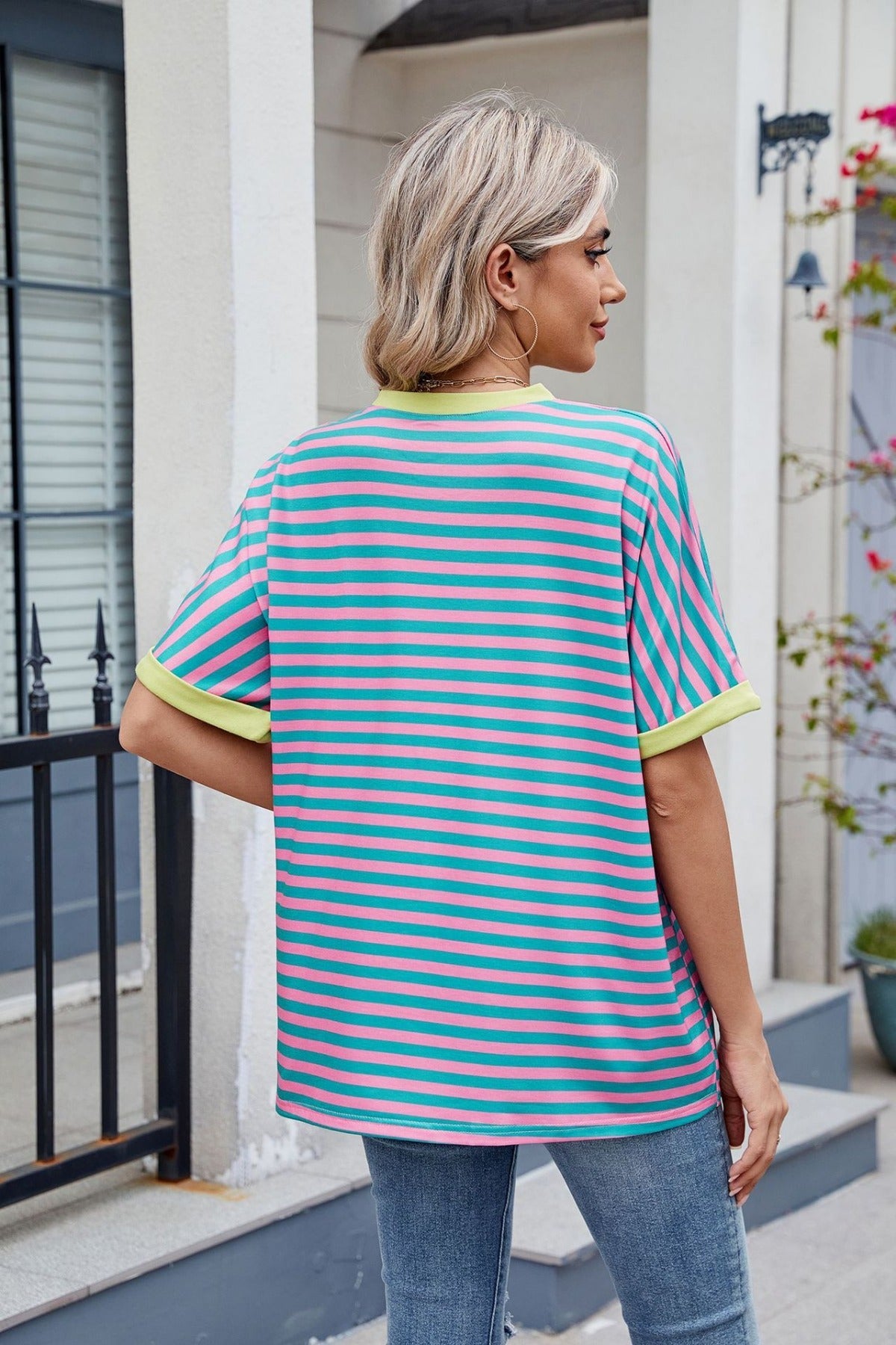 R&B | Gestreiftes kontrastierendes T-Shirt
