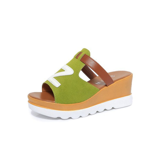 Damen nan Schlupf-Keilpantolette mit ergonomischer Wellenlaufsohle, gepolstertem Komfortfußbett und dekorativer Logoapplikation R&B