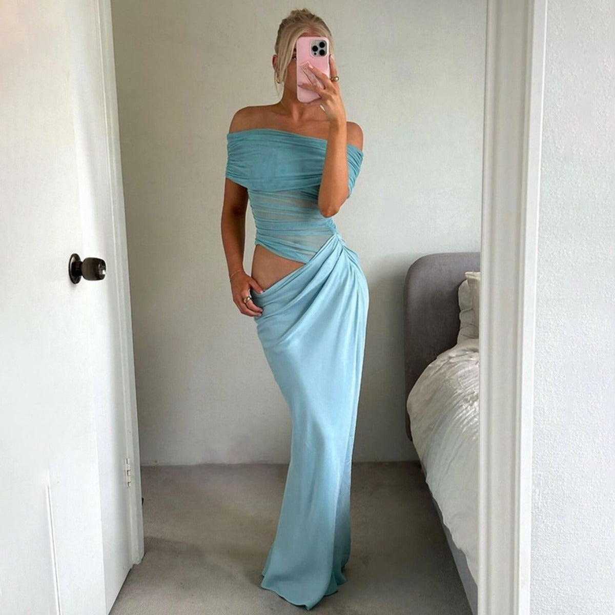 R&B | Ein-Wort-Kragen-Plissee-Kleid aus Mesh mit diagonaler Spanne