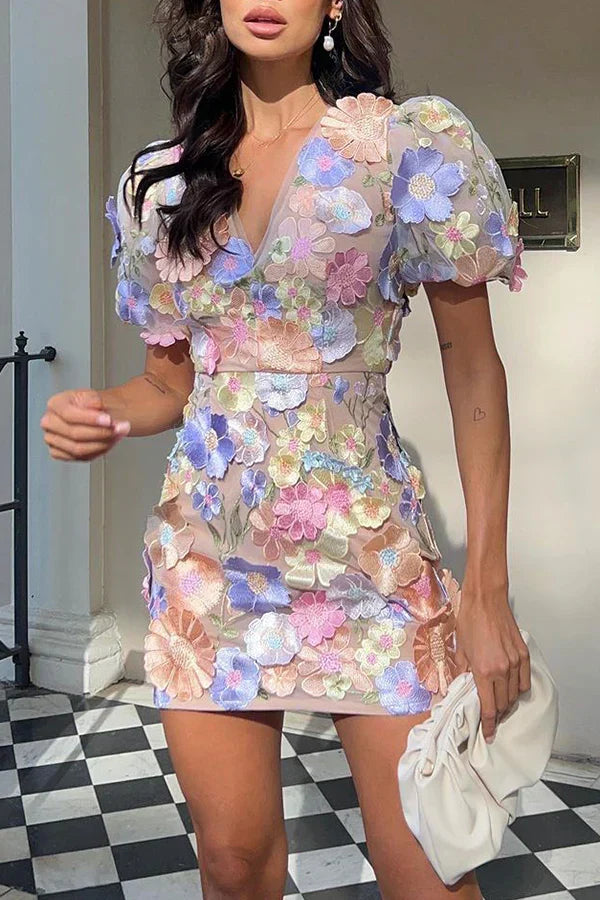 Florales Minikleid mit Puffärmeln