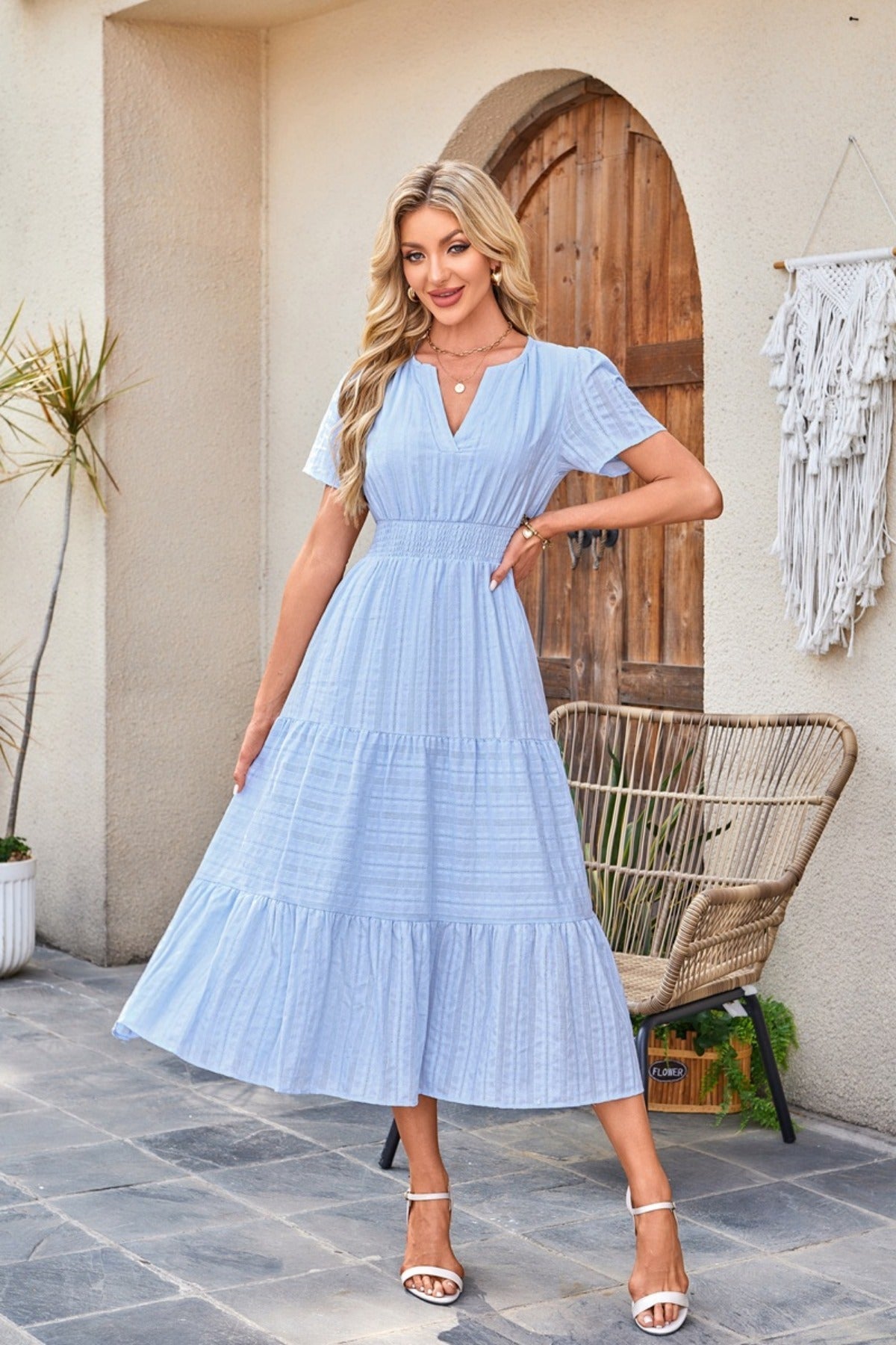 R&B | Kleid mit V-Ausschnitt und plissierten Blasenärmeln