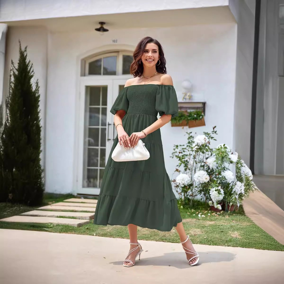 R&B | Plissee-Kleid mit quadratischem Ausschnitt und Neckholder-Blasenärmeln