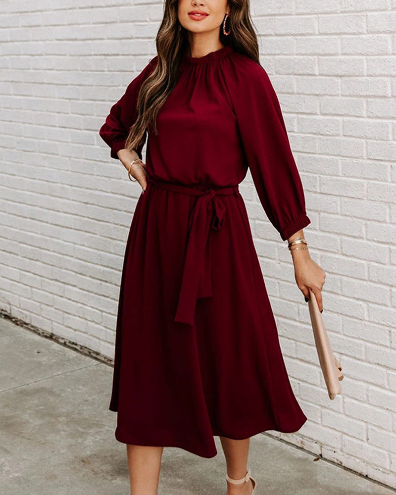 R&B | Einfarbiges Kleid mit Rundhalsausschnitt