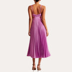 R&B | Midi Kleid Ärmellos V-Ausschnitt Twist Front & Cut Out Detail Plissierter Rock