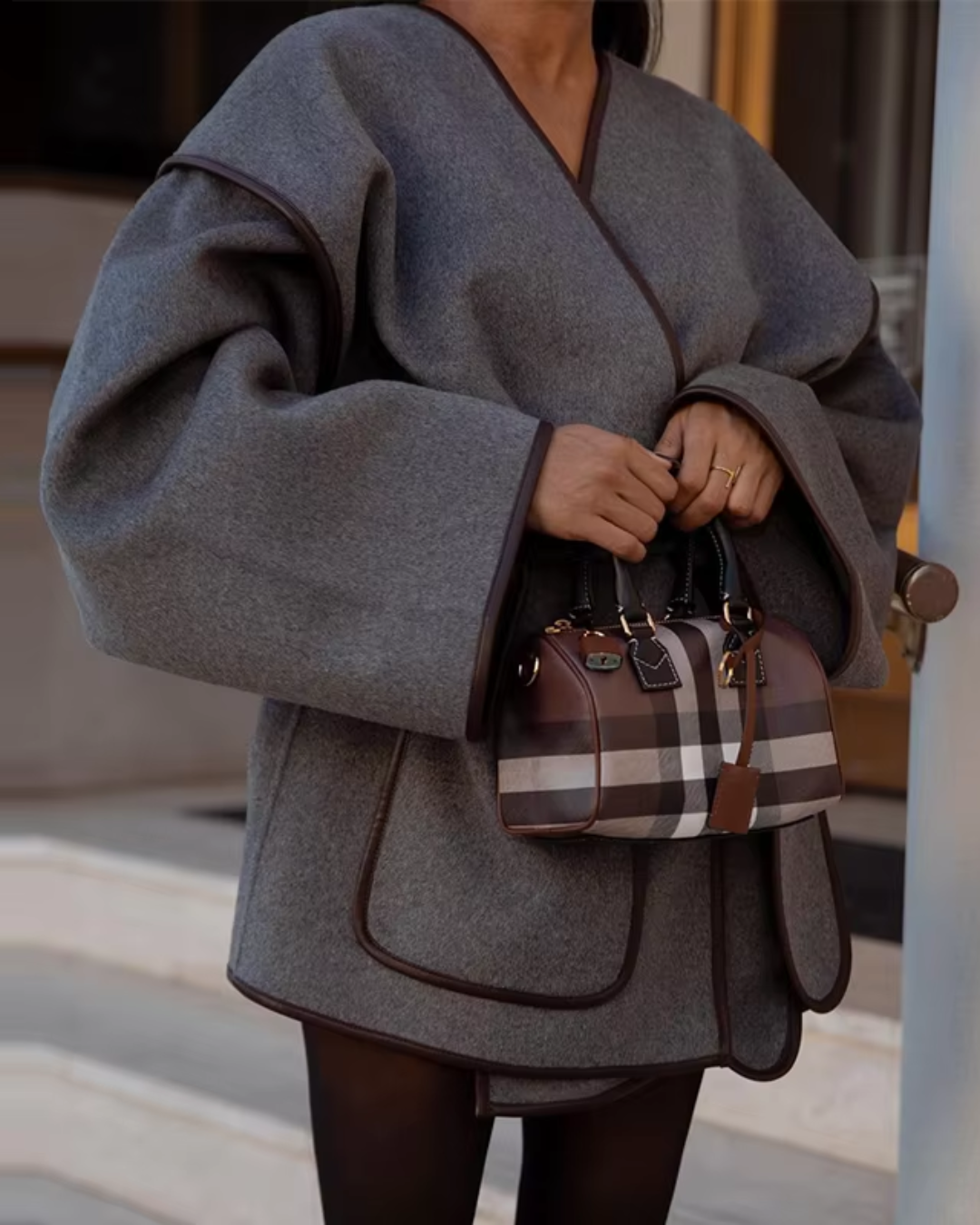 R&B | Taillierte Damenjacke mit Schickem Gürteldesign