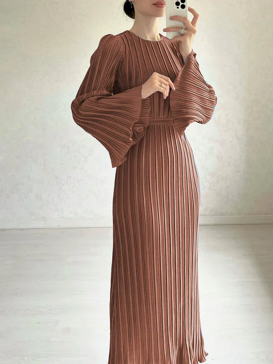 Plissiertes Maxikleid mit langen Ärmeln
