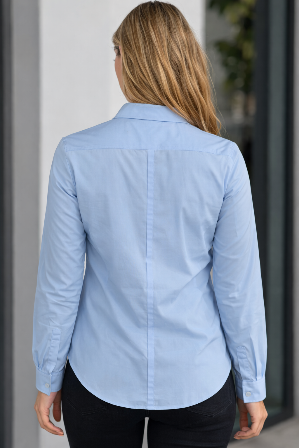 Damen Elegante Bluse mit strukturiertem Stoff und modernen Knopfdetails R&B