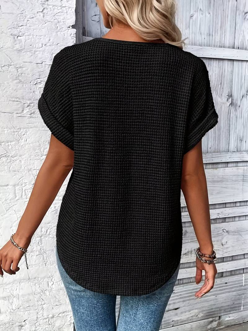 R&B – t-shirt mit spitzenspleiß und rundhalsausschnitt