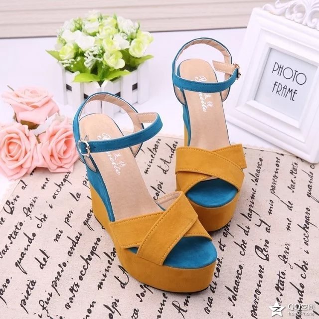 Damen Wedge-Sandaletten mit elegantem Riemendesign und komfortabler Plateausohle R&B