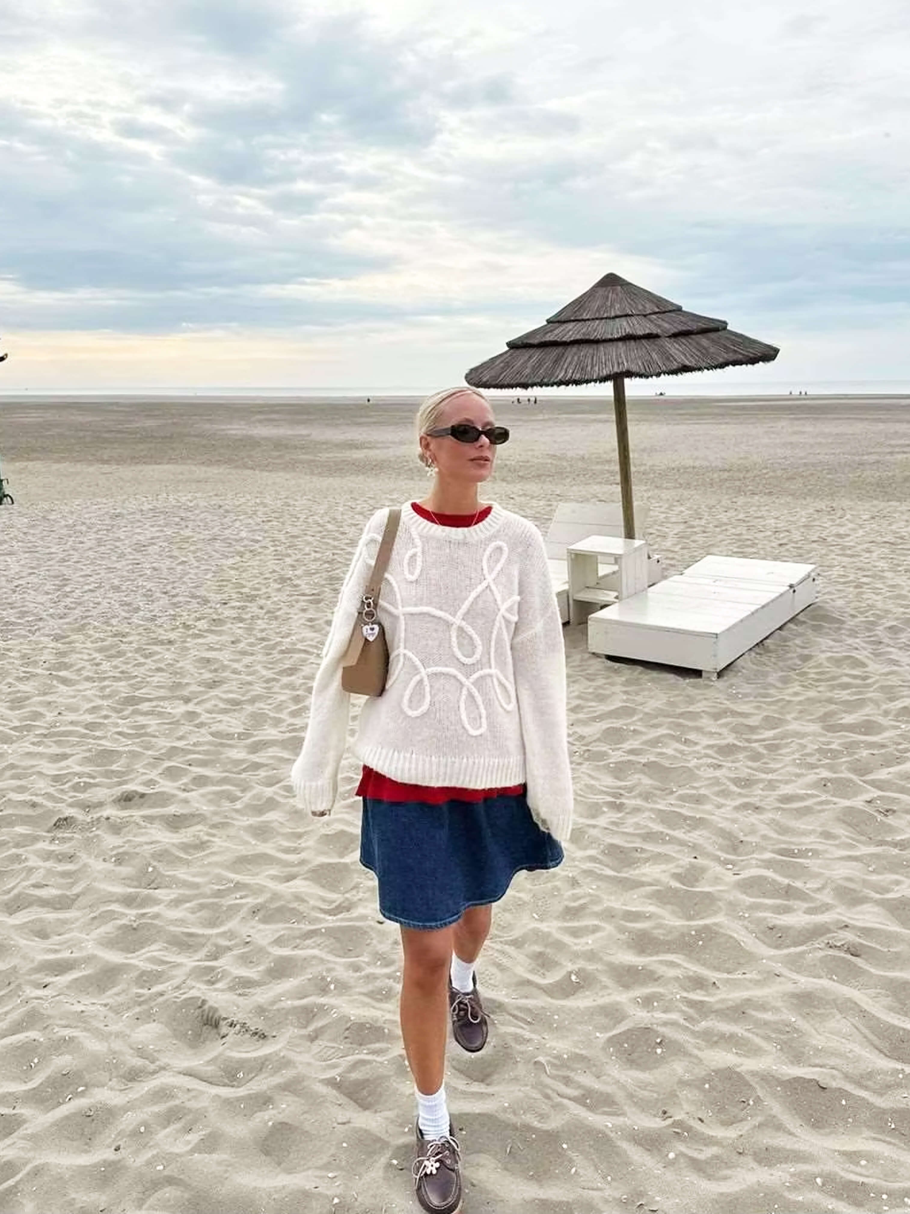 R&B | übergroßer Pullover mit eleganten Stickerei-Details