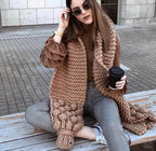 Damen modischer Strickschal mit strukturiertem Zopfmuster und oversize Schnitt R&B