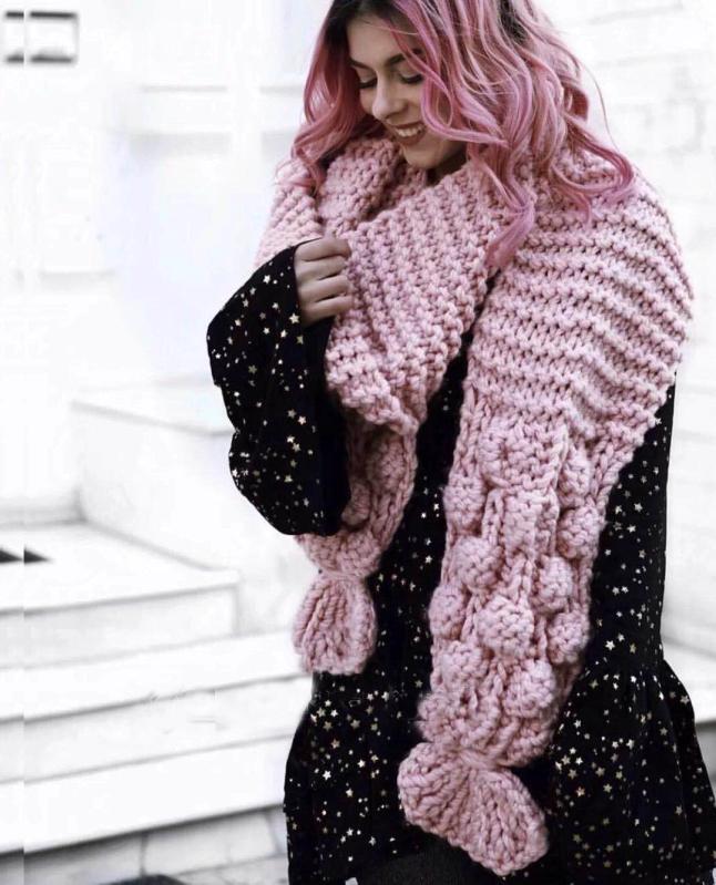 Damen modischer Strickschal mit strukturiertem Zopfmuster und oversize Schnitt R&B