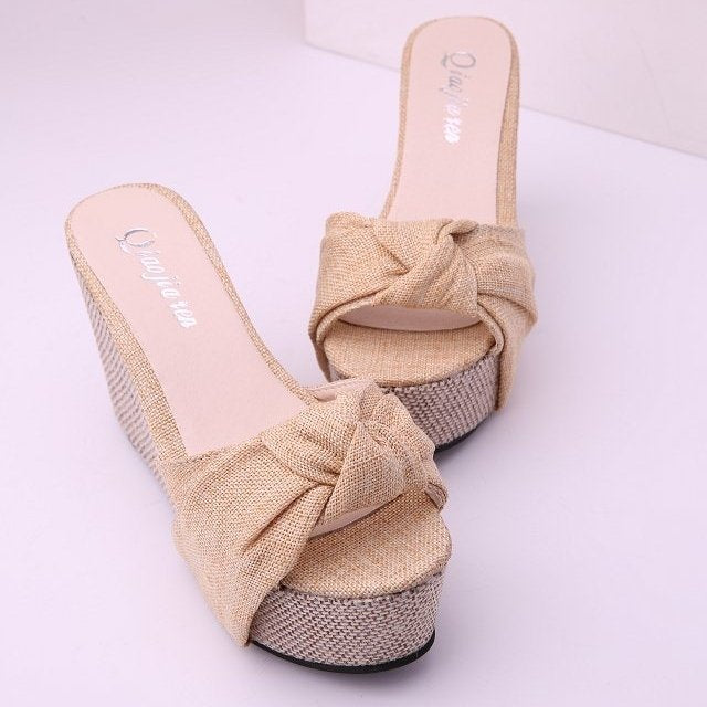 Damen nan Keil-Pantolette mit hohem Bast-Plateau und gedrehtem Textilriemen R&B
