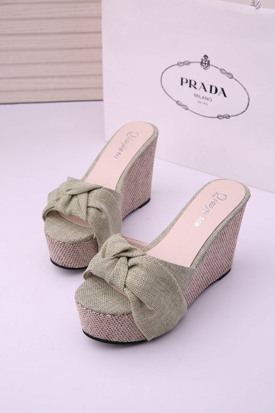Damen nan Keil-Pantolette mit hohem Bast-Plateau und gedrehtem Textilriemen R&B
