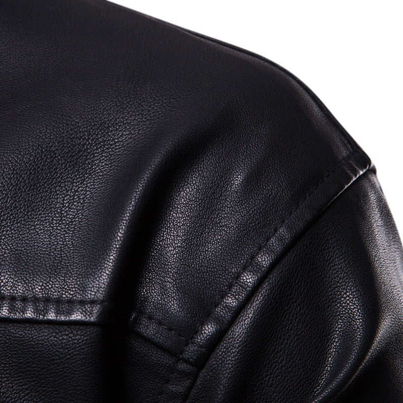 Herren Kunstleder Kapuzenjacke mit sportlichem Schnitt und einzigartigen Details